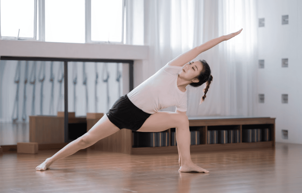 Alo Yoga Review: From Studio to Street, Activewear That Actually Works
